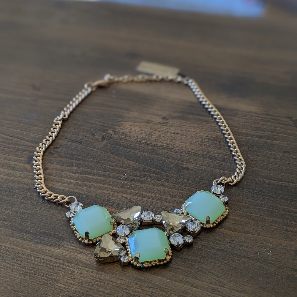 🌟NWT! Jade Green and Gold Statement Necklace